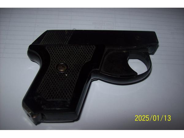 een mooi alarm  start pistool merk perfecta